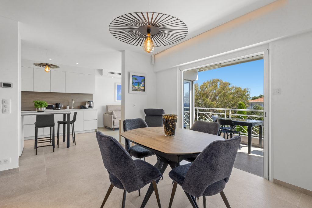 Appartement Léo - Salle à manger avec terrasse