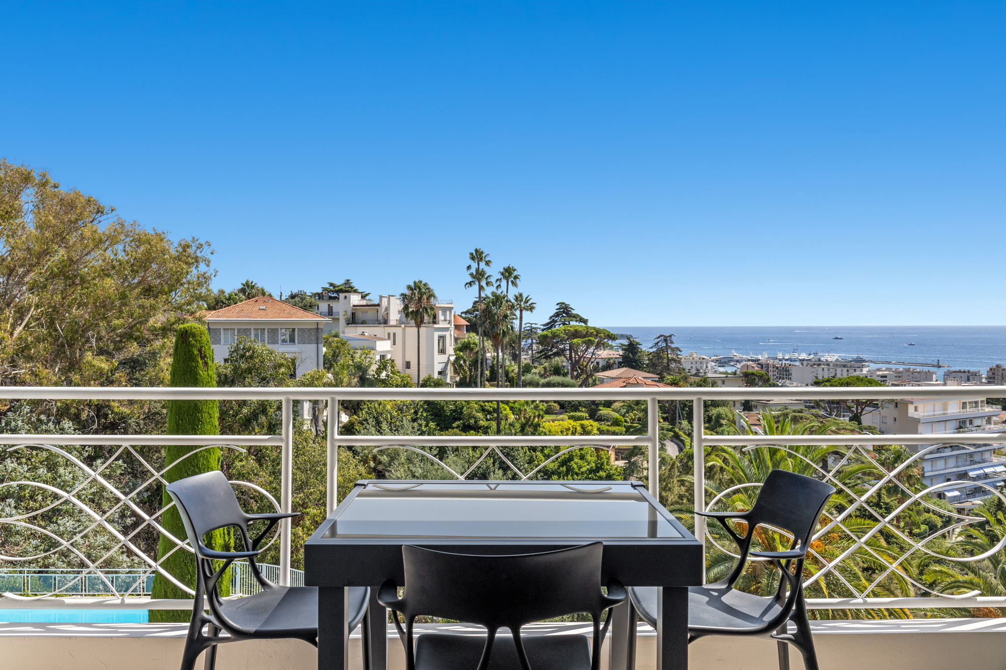 Appartement Léo - Terrasse avec table pour 3 personnes