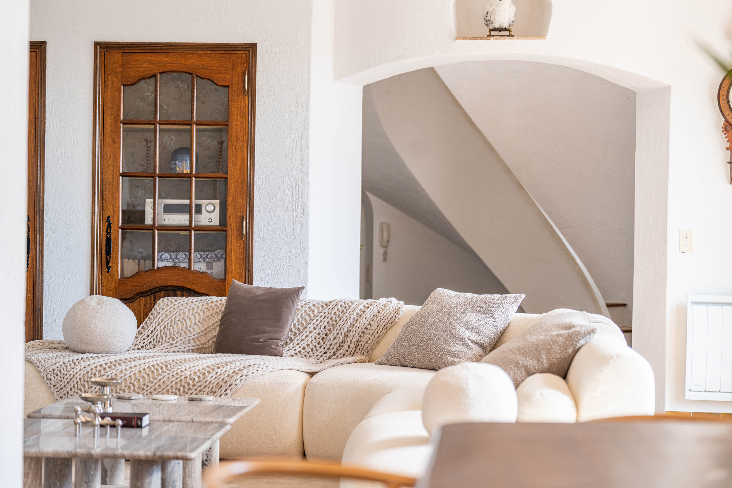 Villa Héliade - Salon avec canapé d'angle cosy