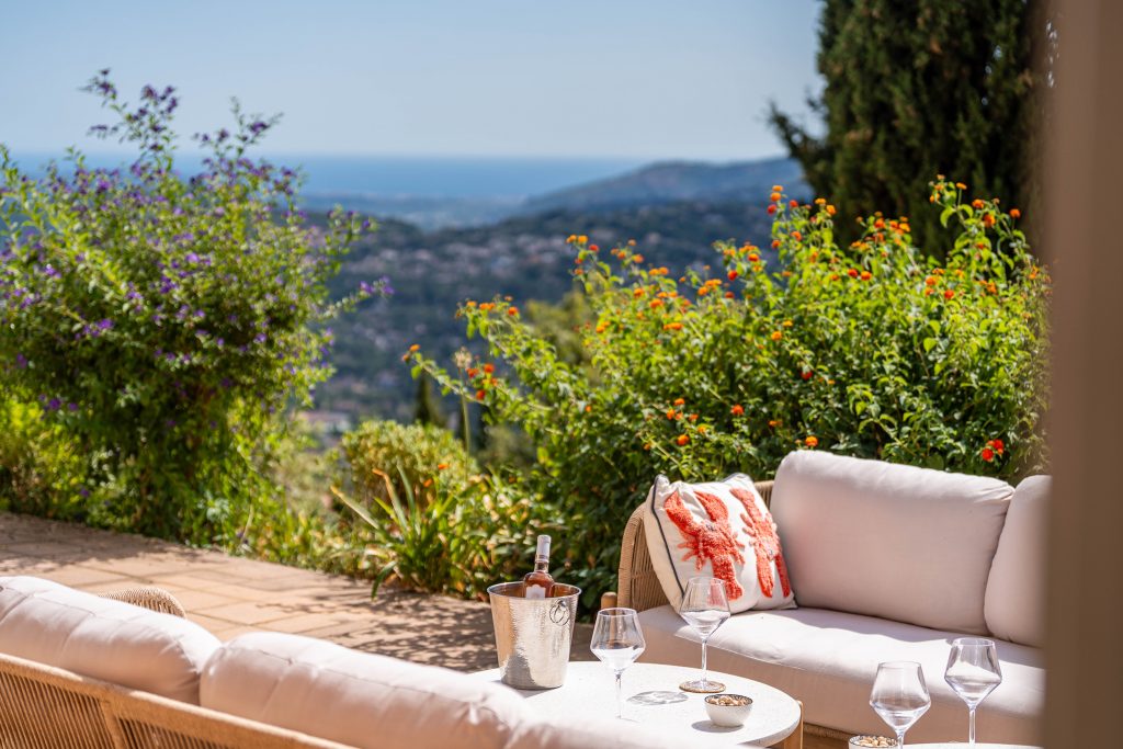 Villa Héliade - Salon d'été avec vue mer