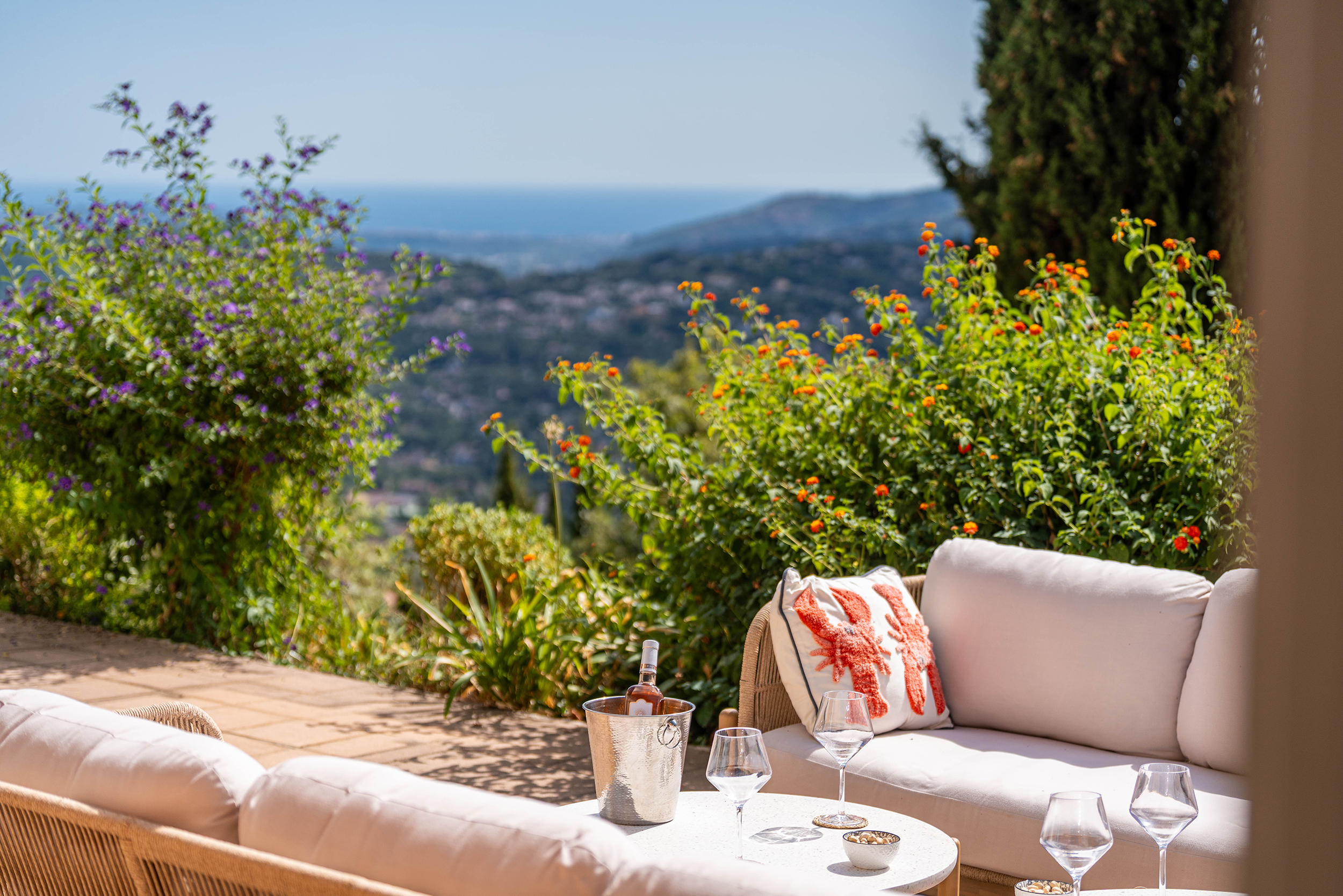 Villa Héliade - Salon d'été avec vue mer