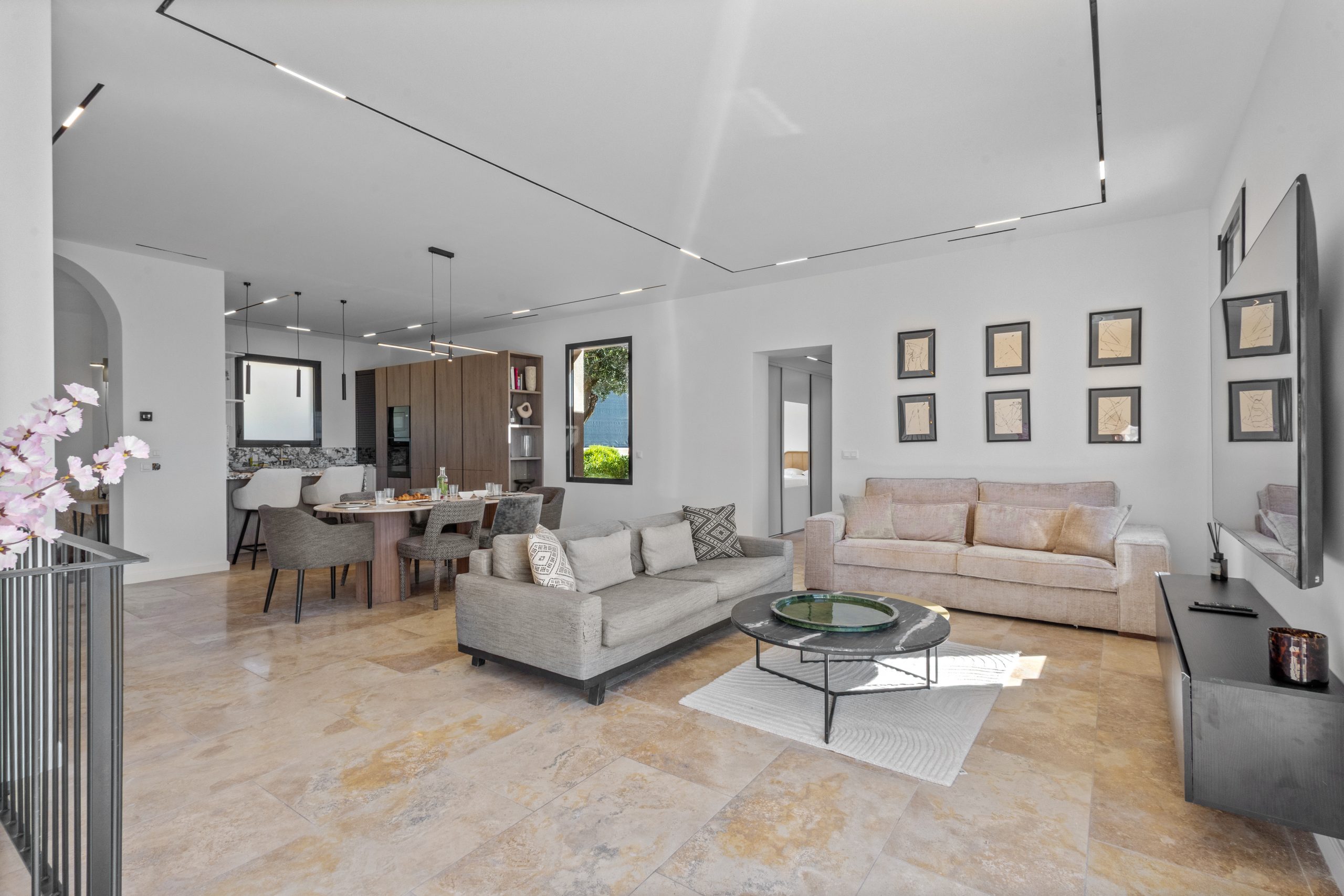 Villa Bassie Mougins - Pièce à vivre avec salon et salle à manger