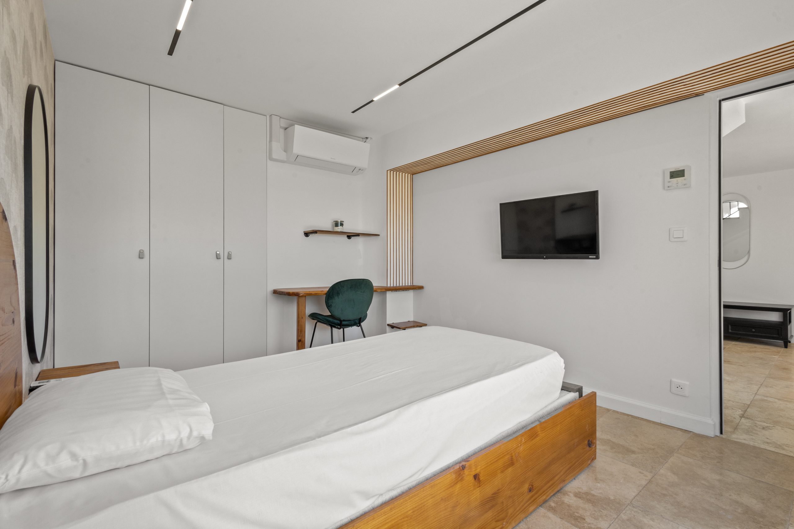 Villa Bassie Mougins - Chambre n°4 avec bureau et dressing