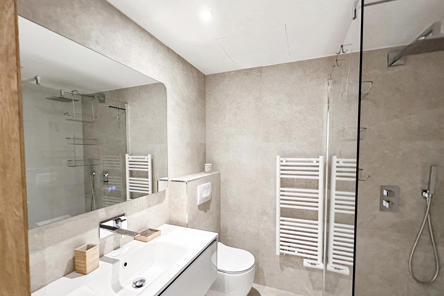 Appartement Victoria - Salle de douche chambre n°3