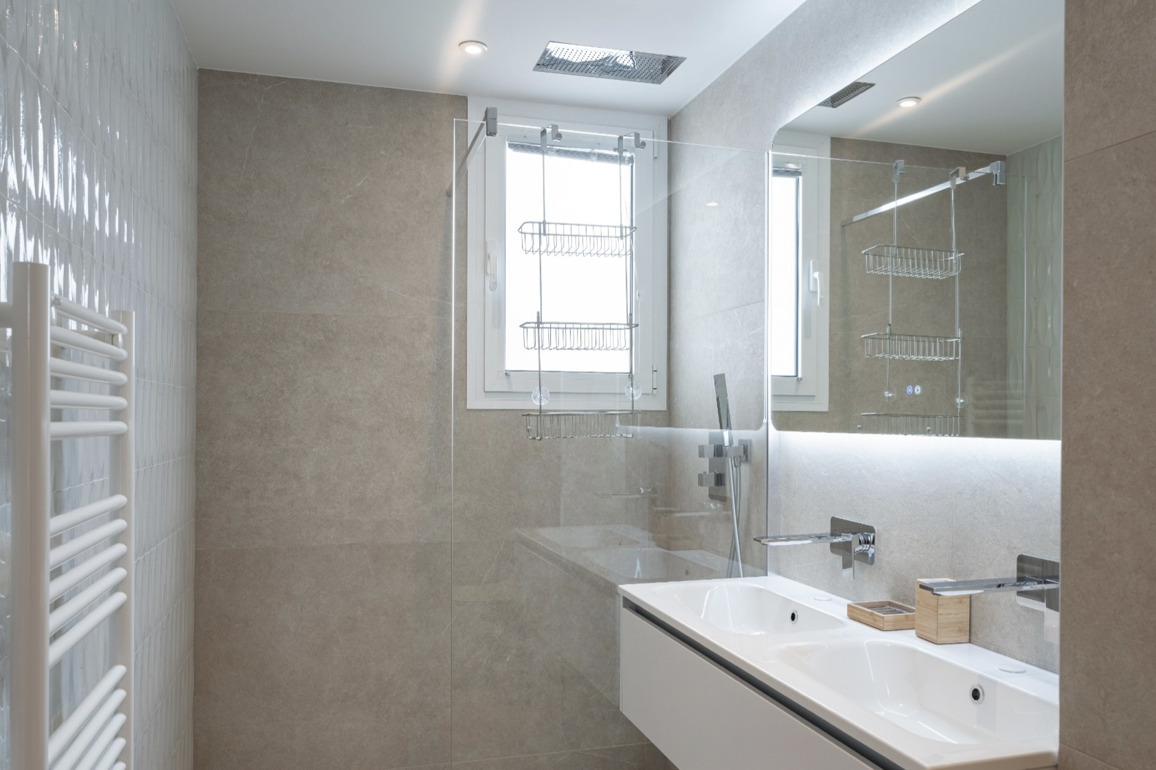 Appartement Victoria - Salle de douche chambre n°1