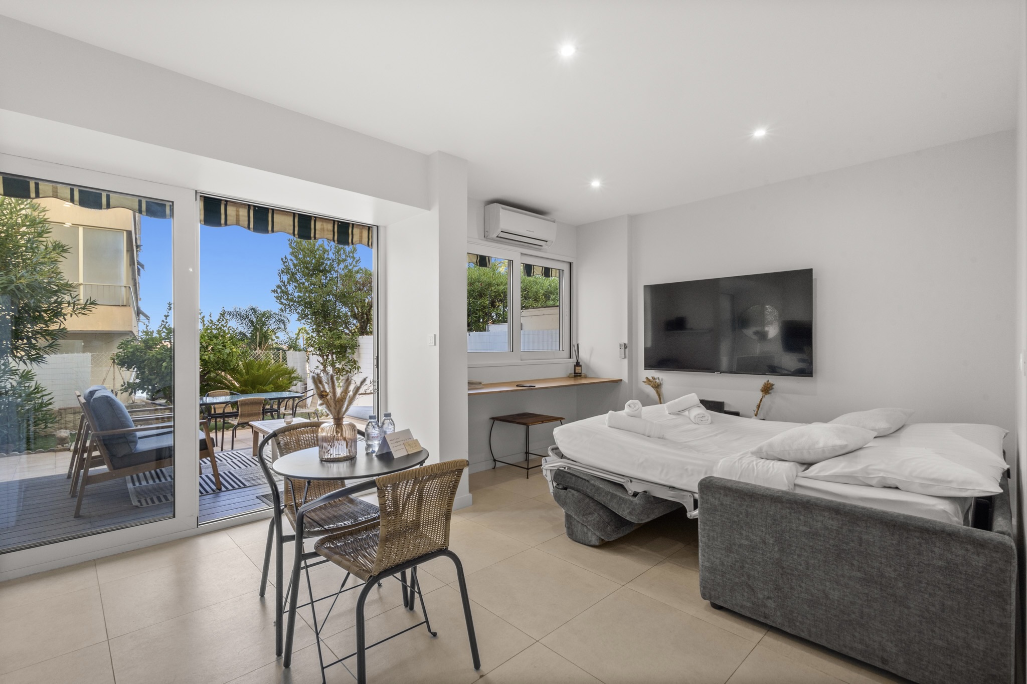 Salon avec canapé lit pour 2 personnes