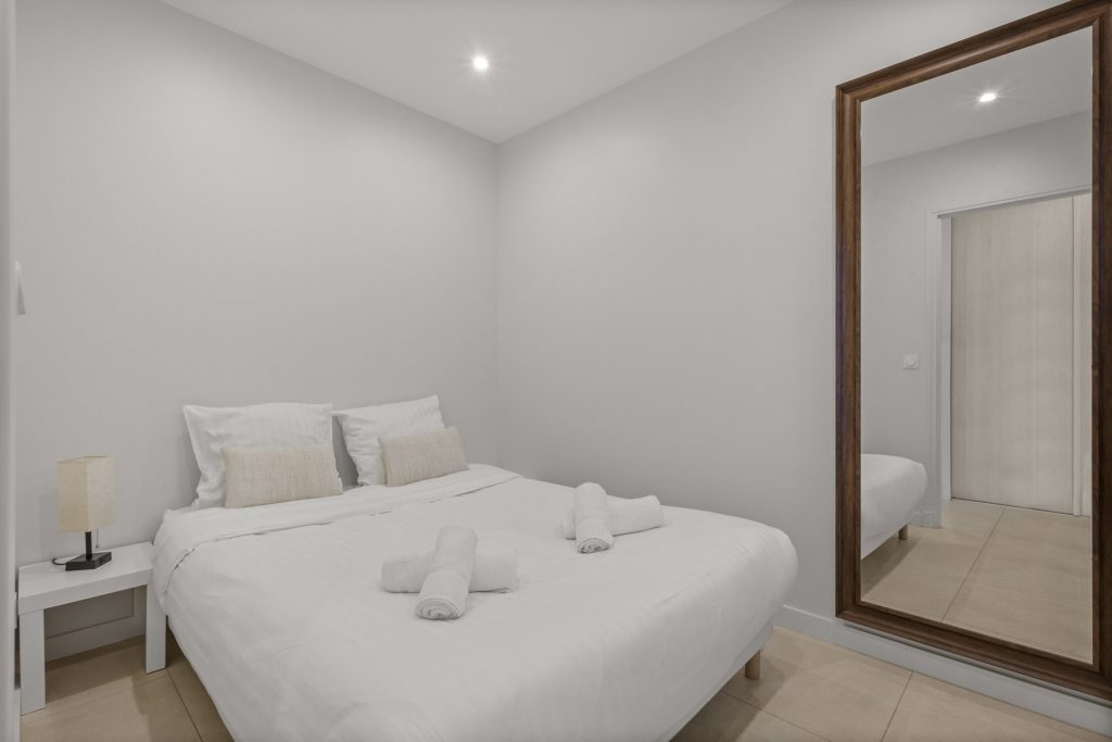 Chambre avec lit double