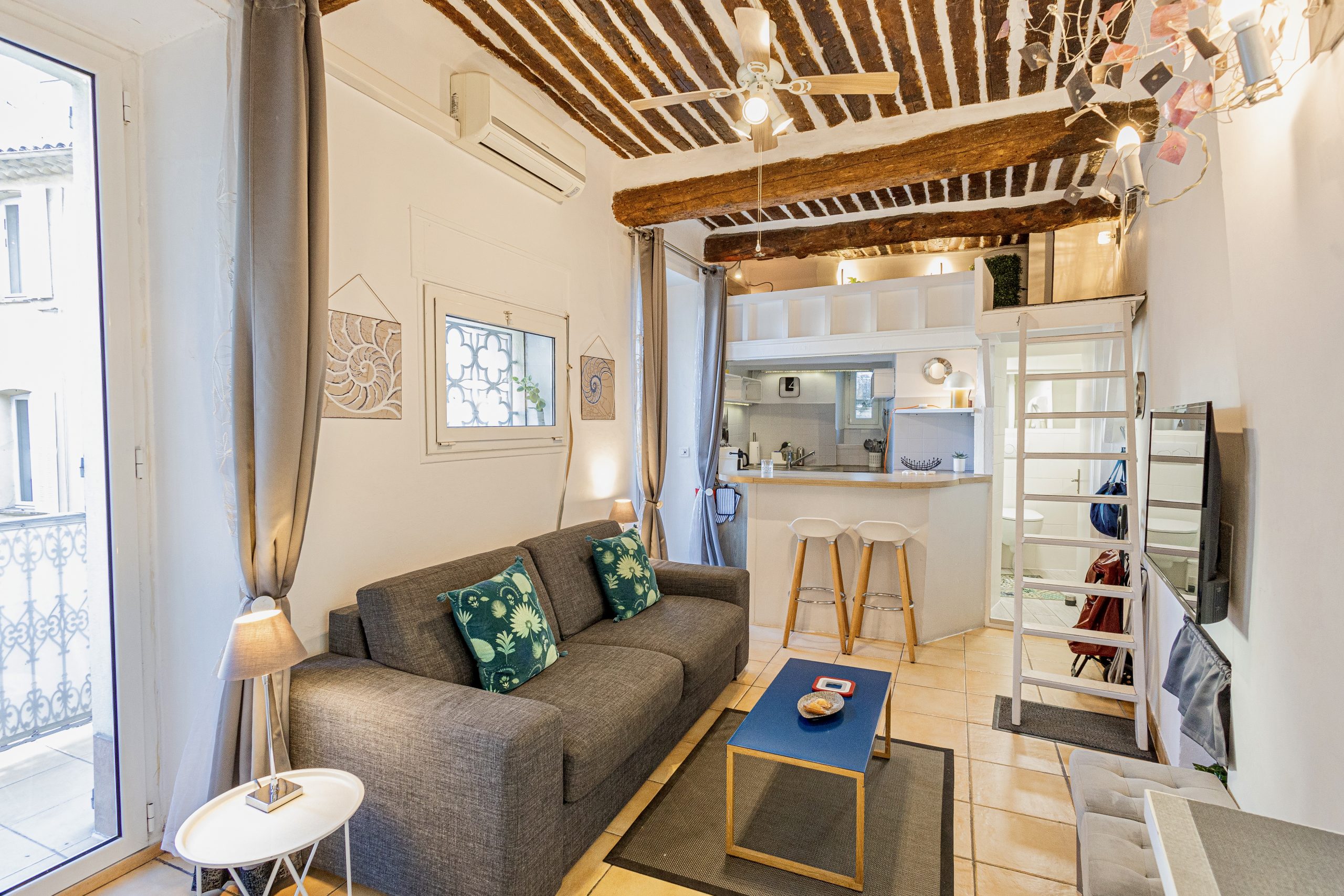 Studio Antoine à Cannes - Pièce à vivre