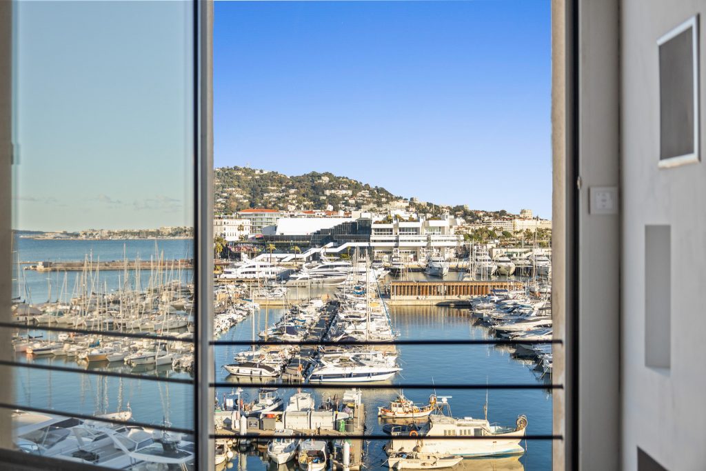 Duplex Saint-Pierre - Vue de l'appartement sur le port et le Palais des Festivals