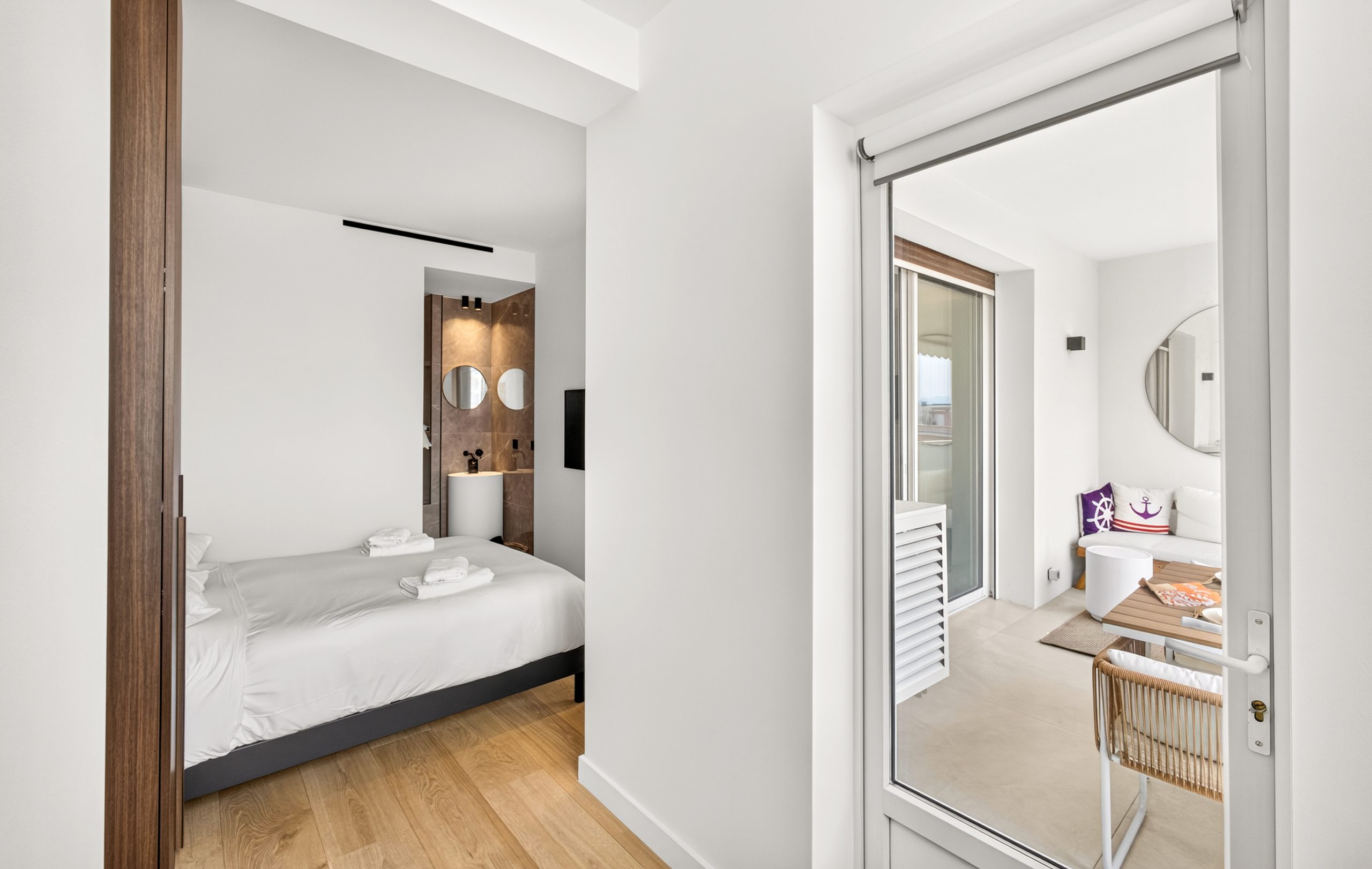 Bedroom with terrace access