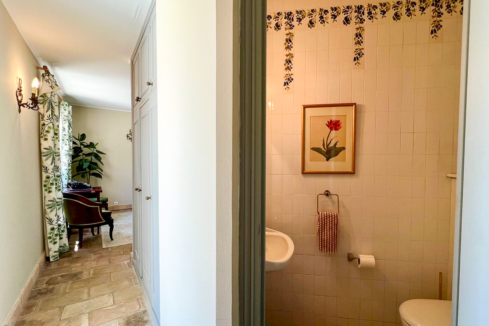 Toilet in suite n°2
